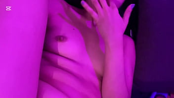 Me canse de tocarme y termino chupandole la pija al vecino mio