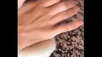 Hace una pizza cuando la filman semidesnuda