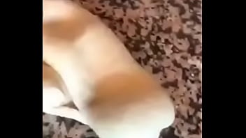 Hace una pizza cuando la filman semidesnuda