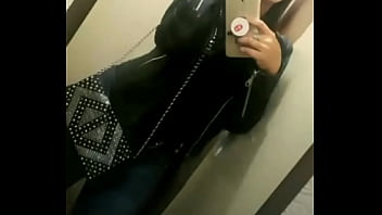 Latina sexy en traje de baño