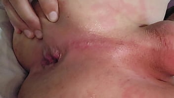 Inserção anal profunda 21cm no cuzinho