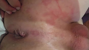 Inserção anal profunda 21cm no cuzinho