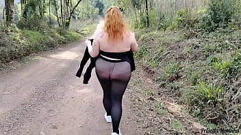 Madrasta adora fazer uma caminha com roupa transparente sem calcinha