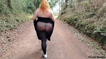 Madrasta adora fazer uma caminha com roupa transparente sem calcinha