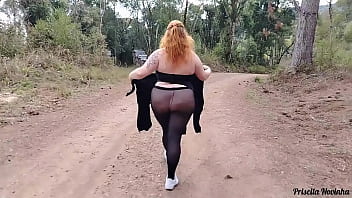 Madrasta adora fazer uma caminha com roupa transparente sem calcinha