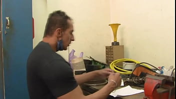 Fui na oficina dar prazer o mecânico