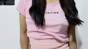 Mostrando mi nuevo outfit de chica tierna