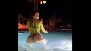 Hot big booty women in sexy outfits Hot big booty women in sexy outfits