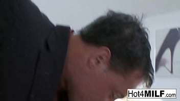 Hot milf loves to take it in the ass