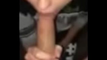 Me suce pendant que son chum dors