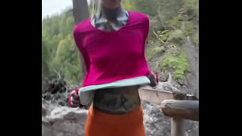 Shaking the booty next to beautiful wildlife what’s your favorite outdoor activity #shakeit #wildlifevibes