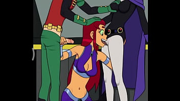 Sabrosa amiga jugando a compartir