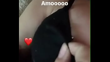 Amateur argentina muestra el pezon con piercing