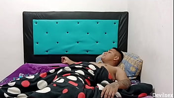 Follandole y chupando le el coño a mi hermanastra