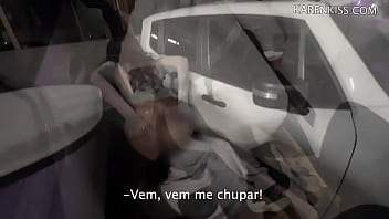 Se eu te chamar você vem adoro provocar e fiz esse puto chupar meu cuzinho na frente do corno fico louca com a língua