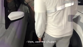 Se eu te chamar você vem adoro provocar e fiz esse puto chupar meu cuzinho na frente do corno fico louca com a língua