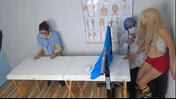 Madura leva meia irma ao ginecologista safado