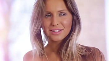 Poolside poking perfectly peachy pussy lips revealed