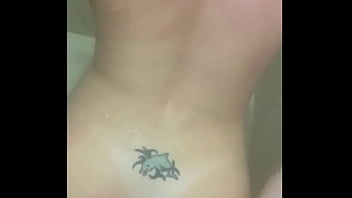 Ruiva toma rola no banheiro de todo jeito