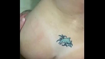 Ruiva toma rola no banheiro de todo jeito