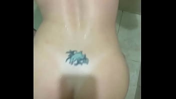 Ruiva toma rola no banheiro de todo jeito