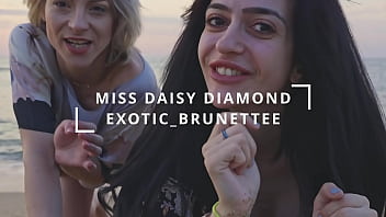 Outdoor sexi bobbies swimming in the sea 4k