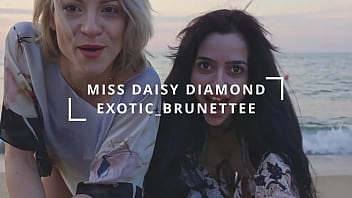 Outdoor sexi bobbies swimming in the sea 4k