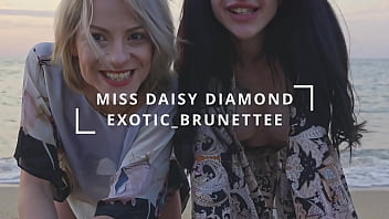 Outdoor sexi bobbies swimming in the sea 4k