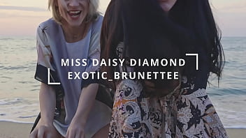 Outdoor sexi bobbies swimming in the sea 4k