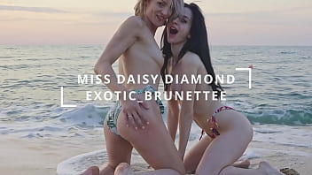 Outdoor sexi bobbies swimming in the sea 4k