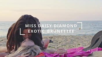 Outdoor sexi bobbies swimming in the sea 4k