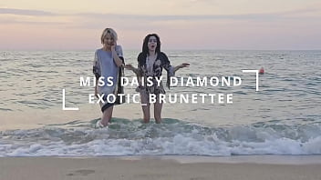 Outdoor sexi bobbies swimming in the sea 4k