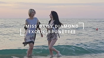 Outdoor sexi bobbies swimming in the sea 4k