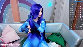 Hermosa asiatica tetona se toca en camara