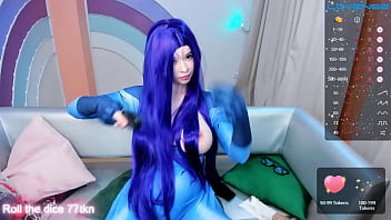 Hermosa asiatica tetona se toca en camara