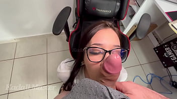 Professor macetando a aluna da faculdade