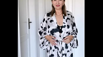 Mature busty milf tries to seduce you close up pussy Mature busty milf tries to seduce you close up pussy