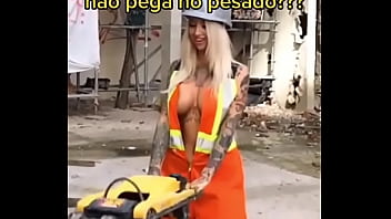 Alguém sabe o nome dessa loira perfeita