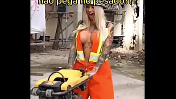 Alguém sabe o nome dessa loira perfeita