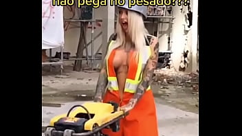 Alguém sabe o nome dessa loira perfeita