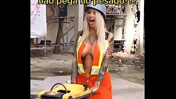 Alguém sabe o nome dessa loira perfeita