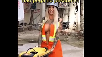 Alguém sabe o nome dessa loira perfeita