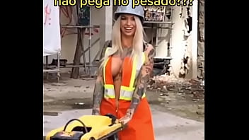 Alguém sabe o nome dessa loira perfeita