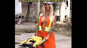 Alguém sabe o nome dessa loira perfeita