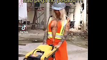 Alguém sabe o nome dessa loira perfeita