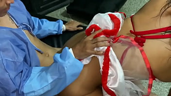 Le saco toda su leche a mi amigo