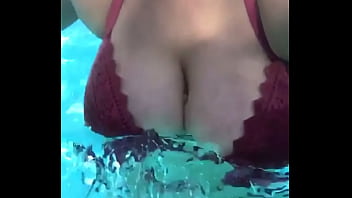 Aranza rebotando tetas