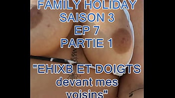 Ici tu as vidéo où je m'exhibe et me doigte sur le toit terrasse à la vue de