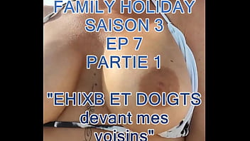 Ici tu as vidéo où je m'exhibe et me doigte sur le toit terrasse à la vue de