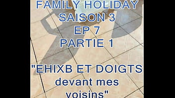 Ici tu as vidéo où je m'exhibe et me doigte sur le toit terrasse à la vue de